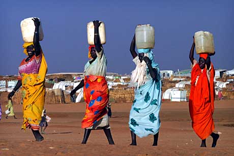 SELVFORSVAR: Myndighetene i Sudan sier de bomber i Darfur-regionen, men kun i selvforsvar. (Foto: Reuters) SELVFORSVAR: Myndighetene i Sudan sier de bomber i Darfur-regionen, men kun i selvforsvar. (Foto: Reuters)