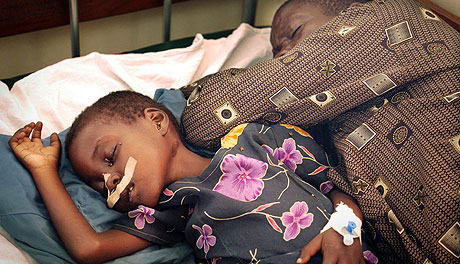 UGANDA: Underernærte barn i Nord-Uganda som er ofre for konflikten som Norge forsøker å løse. Foto: GIANLUIGI GUERCIA , AFP