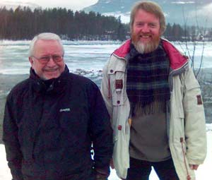Ordfører Gunnar Tore Stenseng og formann i Arbeiderpartiet i Nord-Fron, Reidar Stangenes har tro på kraftverk på Vinstra. (Foto: Anders Engeland/NRK)