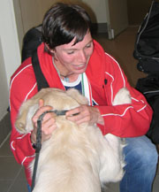 Katja Nyberg tar med seg hunden Pontus til Slovenia.