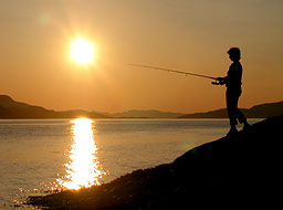 Knut Einar Kristensen ble premiert for dette bildet av Line som fisker på Storekorsnes. 