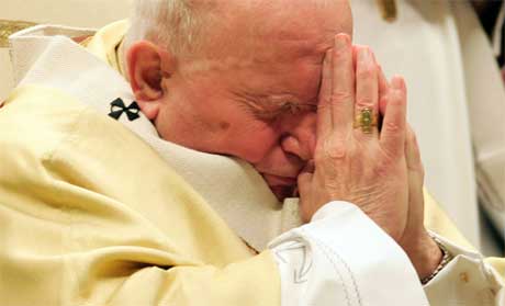 Pave Johannes Paul er utskriven frå sjukehuset. (Foto: Reuters/Scanpix)