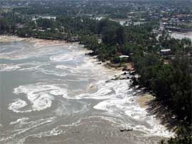 Det tsunamirammede Phuket på Thailand. Foto: Scanpix Det tsunamirammede Phuket på Thailand. Foto: Scanpix