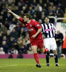 John Arne Riise scoret to kanonmål og spilte en god kamp på Liverpools venstre flanke. (Foto: Adrian Dennis/AFP)