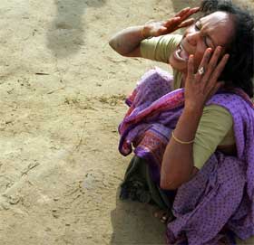 INDIA: Befolkningen i India lider etter naturkatastrofen som har rammet landet. (Foto: REUTERS/Arko Datta)