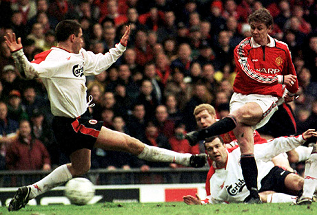 Får vi se Ole Gunnar Solskjær slik igjen? Nå er comebacket hans utsatt på grunn av en ny skade. (Foto:AP Photo/-PA-Peter Wilcock.) Får vi se Ole Gunnar Solskjær slik igjen? Nå er comebacket hans utsatt på grunn av en ny skade. (Foto:AP Photo/-PA-Peter Wilcock.)