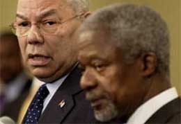 FNs generalsekretær Kofi Annan og USAs utenriksminister Colin Powell drar torsdag på giverlandsmøte i Indonesia.(Foto: AP Photo) FNs generalsekretær Kofi Annan og USAs utenriksminister Colin Powell drar torsdag på giverlandsmøte i Indonesia.(Foto: AP Photo)