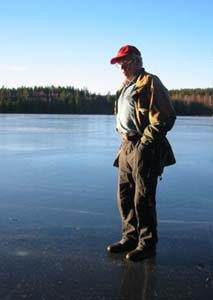 Trygve Ihler føler seg ikke trygg på Igletjern i Sør-Odal. (Foto: Vera Wold) Trygve Ihler føler seg ikke trygg på Igletjern i Sør-Odal. (Foto: Vera Wold)