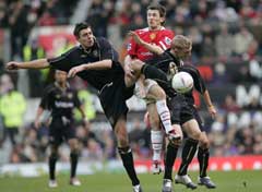 Exeter-spillerne Steve Flack og Dean Moxey hadde sin livs opplevelse da de holdt David Jones og Manchester United til 0-0 på Old Trafford. (Foto: Reuters/Scanpix) 