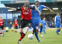 Cardiffs Cameron Jerome i kamp med Blackburn Rovers Nils-Eric Johansson. (Foto: AP/Scanpix)