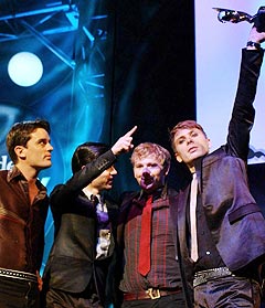 Den skotske gruppa Franz Ferdinand er ikke ukjent med å motta priser. Nå er de nominert til fem priser under Brit Awards. Foto: AP Photo.