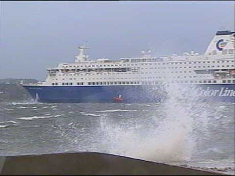 Prinsesse Ragnhild i full storm i Kristiansand Havn (foto: Gunnar Olsen, NRK Sørlandet) Prinsesse Ragnhild i full storm i Kristiansand Havn (foto: Gunnar Olsen, NRK Sørlandet)