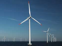 Tafjord kraft vil bygge vindmølleparker til sjøs, lik denne i Danmark.