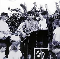 Et tidlig bilde av The Quarrymen, med John Lennon på vokal. Foto: Arkiv.