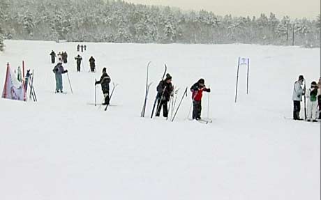 Mannen ble liggende i snøen bare 200 meter fra Heiskroa på Bjorli. (Foto: NRK)