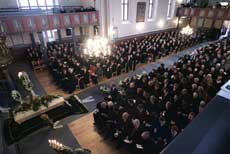 Melhus kirke var fullsatt under begravelsesseremonien. (Foto: Gorm Kallestad / Scanpix)