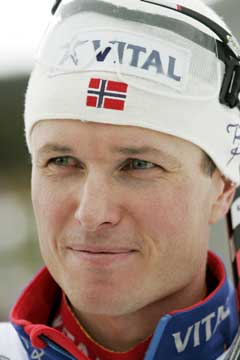 Frode Andresen smilte lurt etter stafett-etappen. (Foto: Heiko Junge / SCANPIX)