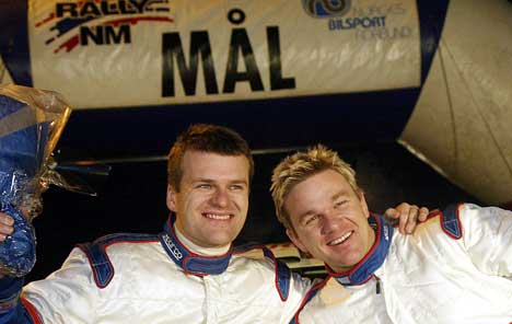 Henning Solberg og kartleser Cato Menkerud var uslåelige lørdag under Rally Hadeland. (Foto: Erlend Aas / Scanpix) Henning Solberg og kartleser Cato Menkerud var uslåelige lørdag under Rally Hadeland. (Foto: Erlend Aas / Scanpix)