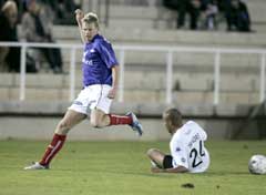 Steffen Iversen i kamp med en FC København-spiller. (Foto: Gorm Kallestad / SCANPIX) Steffen Iversen i kamp med en FC København-spiller. (Foto: Gorm Kallestad / SCANPIX)