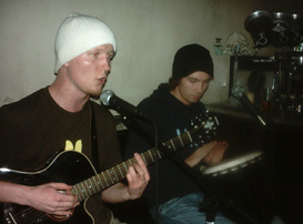 Chris tar en trall i stua si... Chris tar en trall i stua si...