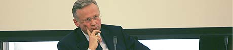 Han kan påvirke valget. Sentralbanksjef Svein Gjerdems renteøkning kan slå dårlig ut for regjeringen. Foto: Scanpix.