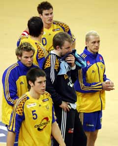 Knuste svensker etter tapet for Norge. (Foto: Reuters/Scanpix) Knuste svensker etter tapet for Norge. (Foto: Reuters/Scanpix)