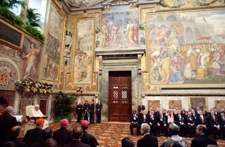 Da paven holdt sin nyttårstale for diplomatene i Vatikanet 10. januar i år, gikk han til angrep på stamcelle-forsking. (Foto: G.Borgia, AP) 