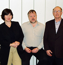 Nøtteknekker-laget fra Bergen består av Odd Rydland fra Nesttun, Jan Økland fra Blomsterdalen og Laila Nordø fra Tertnes. Foto: NRK.