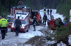 Redningsmannskap var raskt på plass ved ulykken men livet til kartleseren stod ikke til å redde. Foto: Henning Isdal