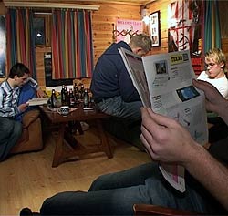 Gutta leste godt før quiz-kveldene. Gutta leste godt før quiz-kveldene.