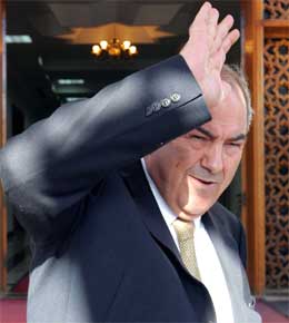 13,6 PROSENT: Blokka til mellombela statsminister Iyad Allawi fekk 13,6 pst av røystene. (Foto: AFP / Scanpix)