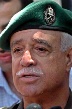 Abdel-Razek al-Majaideh er sparka frå stillinga som tryggingssjef på Gazastripa. (Foto: AP/Scanpix)