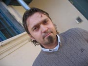 Arne Dag Haugen er miljøarbeider på Mesterfjelelt skole i Larvik. Nå blir han også "kjentmann".