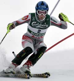 Benjamin Raich på vei til slalåmgullet. (Foto: Reuters/Scanpix) Benjamin Raich på vei til slalåmgullet. (Foto: Reuters/Scanpix)