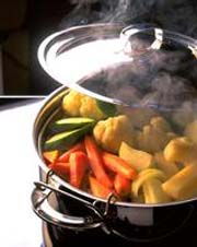 Mat som skal serveres varmt må holdes varmt før servering. Bakterier kan vokse fram i lunken mat! Foto: OFG 