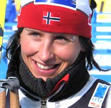 Marit Bjørgen smilte og var veldig fornøyd etter dagens VM-bronse. (Foto: NRK.no)