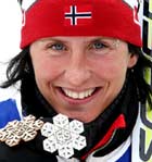 To medaljer til Marit Bjørgen så langt (Foto: AP/Jan Pitman) 