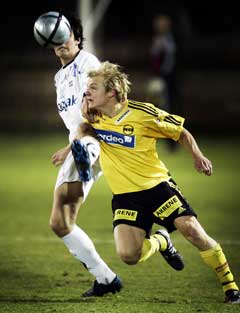 Lillestrøms Magnus Myklebust (t.h.) i duell med Odd Grenlands Per Nilson. (Foto: Tor Richardsen / SCANPIX) 