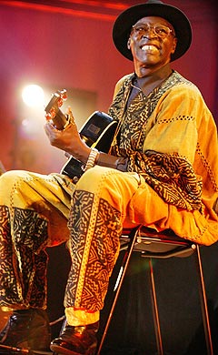 Notodden Bluesfestival ønsker seg Ali Farka Touré. Foto: Youri Lenquette, World Circuit / NTB.