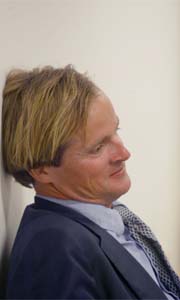 Øystein Stray Spetalen er oppgitt over at fylkesmannen blander seg inn i hans anleggelse av strand. Øystein Stray Spetalen er oppgitt over at fylkesmannen blander seg inn i hans anleggelse av strand.