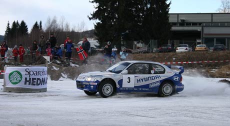 Thomas Kulberg vant årets Rally Finnskog, her i fartsetappen i Kongsvinger sentrum.