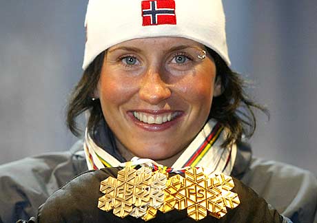 Marit Bjørgen er blitt syk etter medaljesankingen i Oberstdorf. (Foto: AP/Jan Pitman)