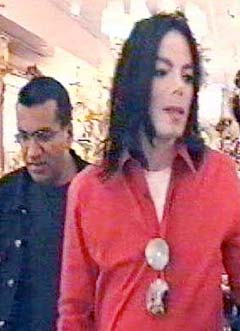 Martin Bashir, som fulgte Michael Jackson i dokumentaren ”Living With Michael Jackson”, kan bli første vitne i rettssaken. Foto: Granada TV / AP Photo.