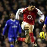 Pires slik Arsene Wenger helst vil ha han. Med ball, i full fart mot motstanderens mål. (Foto: AFP/ SCANPIX) Pires slik Arsene Wenger helst vil ha han. Med ball, i full fart mot motstanderens mål. (Foto: AFP/ SCANPIX)