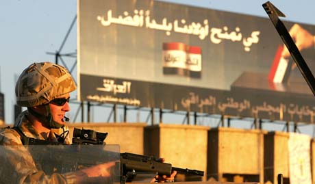 Valget i Irak - overvåket av amerikanske styrker og boikottet av sunni-muslimer. (Foto: Odd Andersen, AFP)