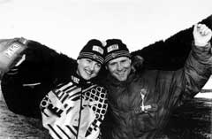 To glade sølvmedaljevinnere Anne Elvebakk og Gisle Fenne fra Voss i Østerrike i 1989. (Foto: Calle Törnström NTB / Scanpix) To glade sølvmedaljevinnere Anne Elvebakk og Gisle Fenne fra Voss i Østerrike i 1989. (Foto: Calle Törnström NTB / Scanpix)