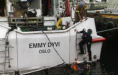 Reddet seg selv: Mannskapet på «Emmy Dyvi» klarte selv å få kontroll over lekkasjen (Foto: Kjell Jøran Hansen)