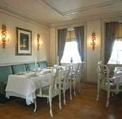I restaurant Munch hang det sju originale Munch-bilder. Tre av dem er nå stjålet. ( Foto: Refsnes gods ) I restaurant Munch hang det sju originale Munch-bilder. Tre av dem er nå stjålet. ( Foto: Refsnes gods )