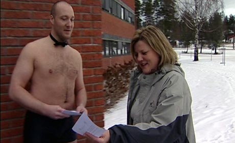 En mann i underbuksa er en hyggelig overraskelse på kvinnedagen. Foto: Frode Meskau