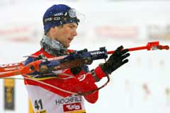 Ole Einar Bjørndalen skjøt seg bort på siste stående. (Foto: Heiko Junge / SCANPIX)